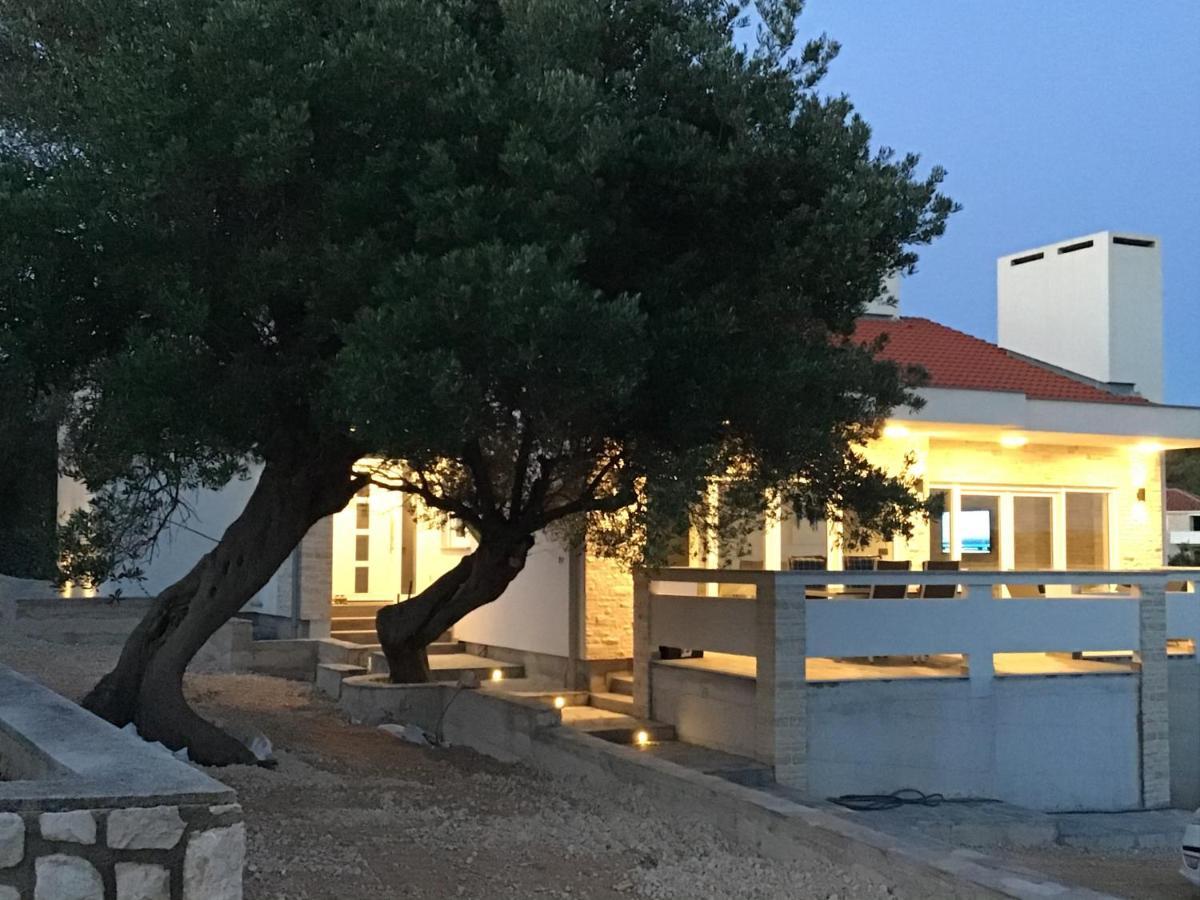 Moderner Bungalow Mit Meerblick Lun  Bagian luar foto
