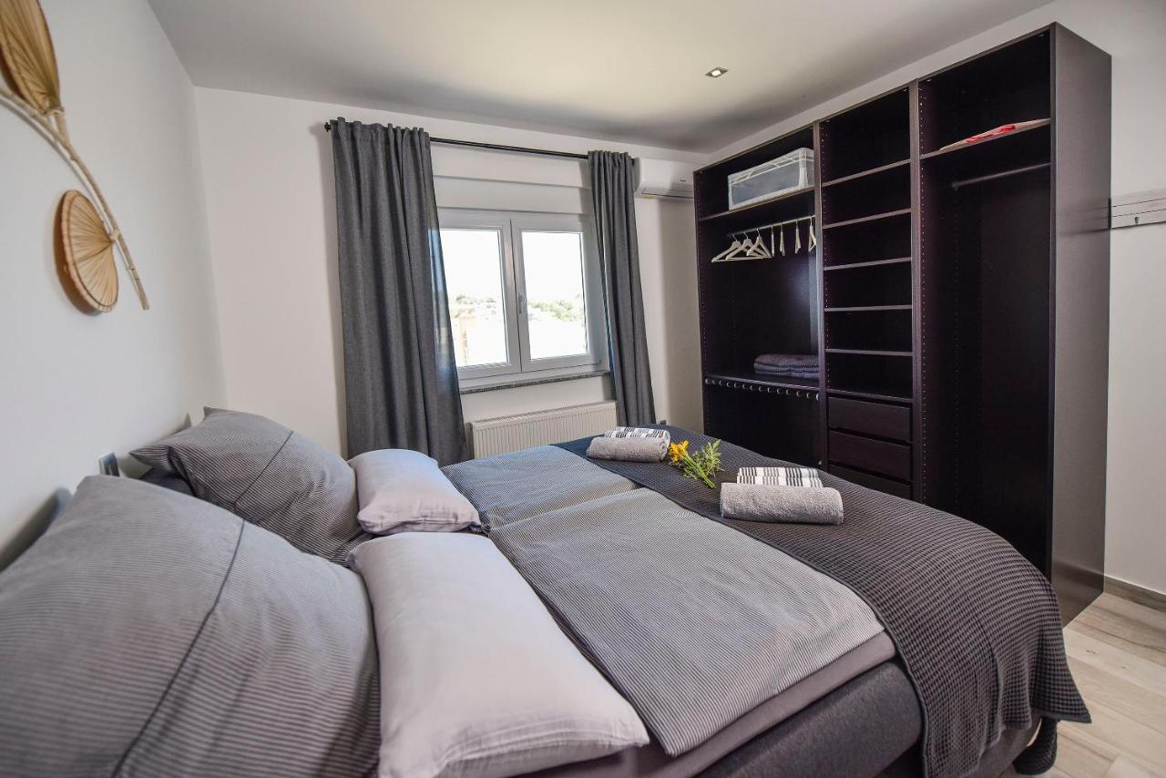 Moderner Bungalow Mit Meerblick Lun  Bagian luar foto