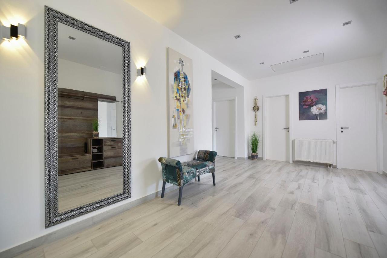 Moderner Bungalow Mit Meerblick Lun  Bagian luar foto