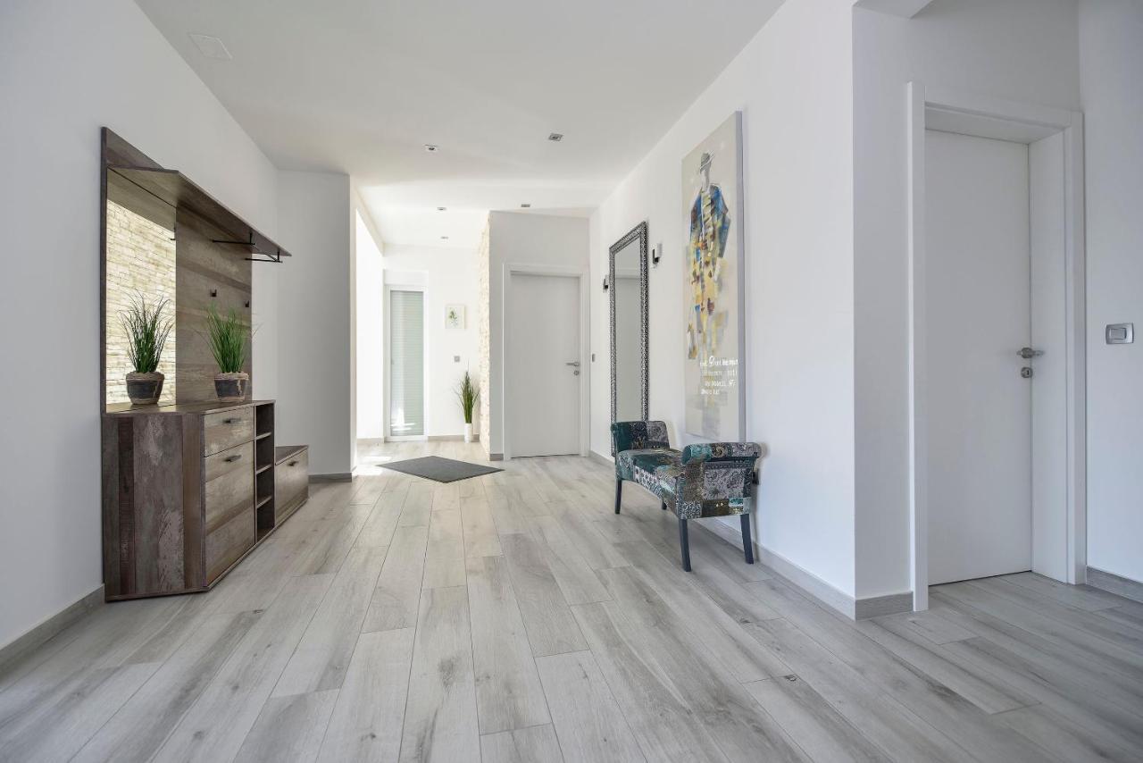 Moderner Bungalow Mit Meerblick Lun  Bagian luar foto
