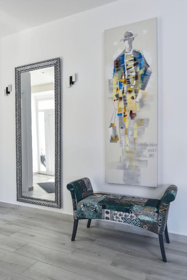 Moderner Bungalow Mit Meerblick Lun  Bagian luar foto