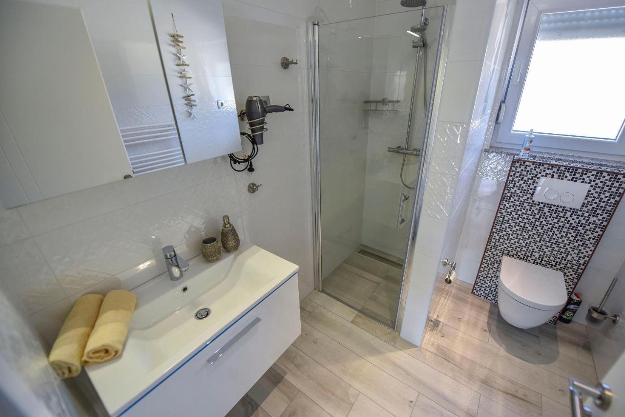 Moderner Bungalow Mit Meerblick Lun  Bagian luar foto