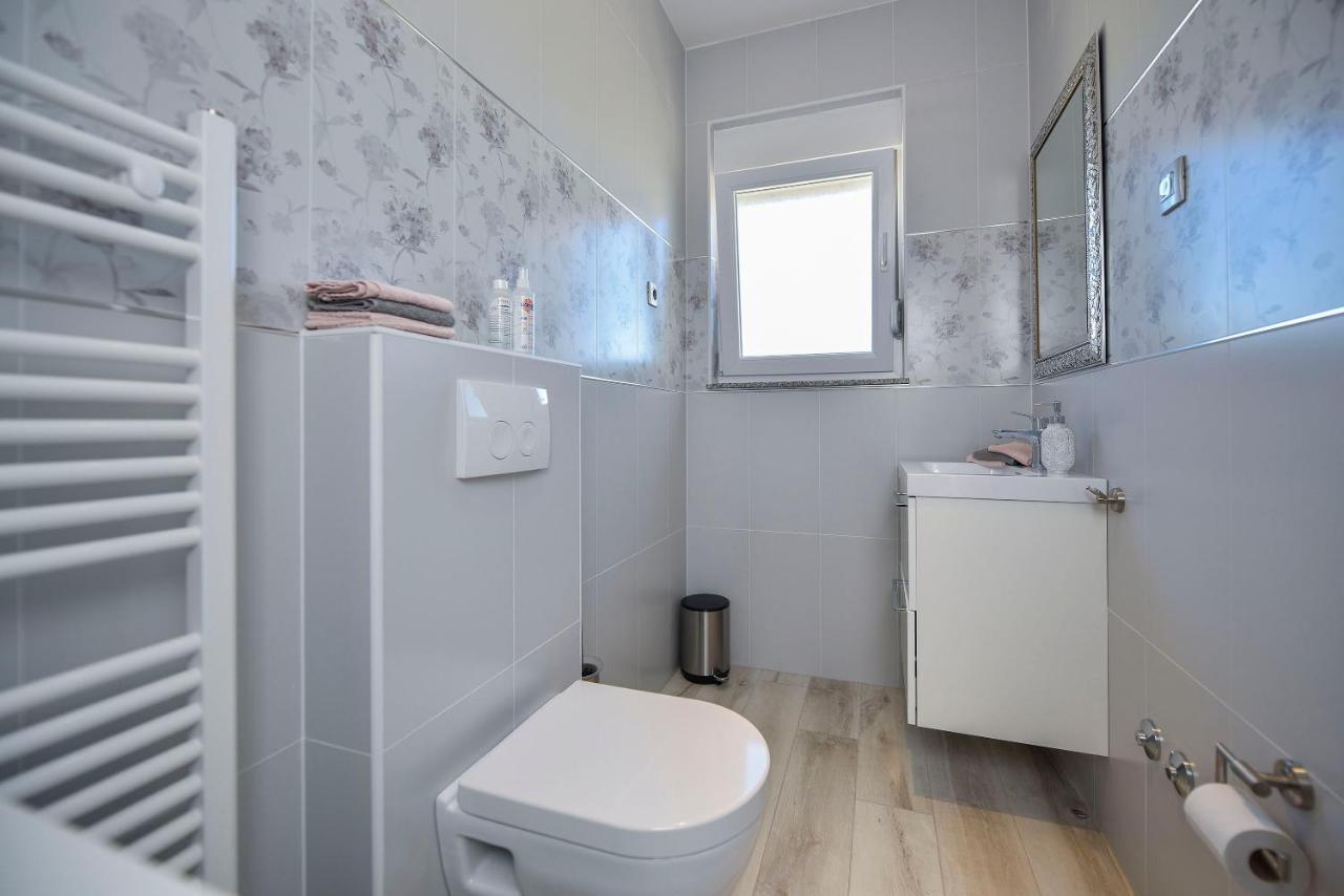Moderner Bungalow Mit Meerblick Lun  Bagian luar foto
