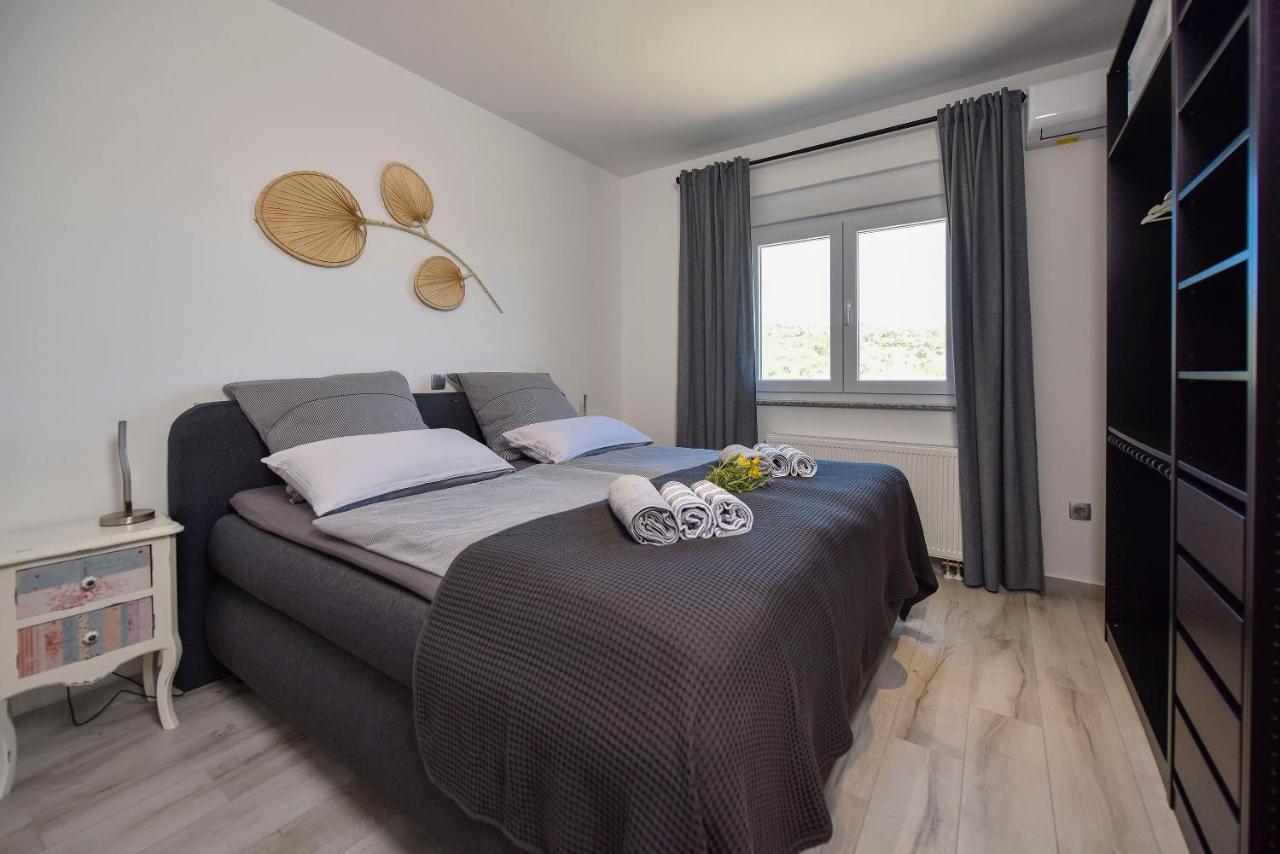 Moderner Bungalow Mit Meerblick Lun  Bagian luar foto