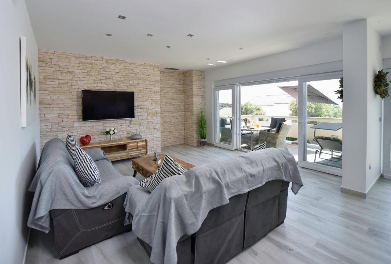 Moderner Bungalow Mit Meerblick Lun  Bagian luar foto