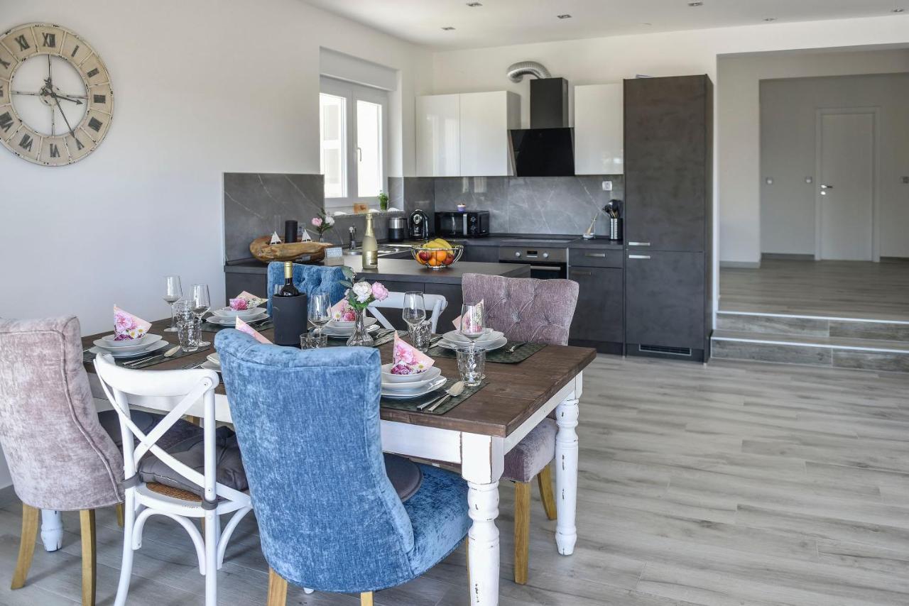 Moderner Bungalow Mit Meerblick Lun  Bagian luar foto