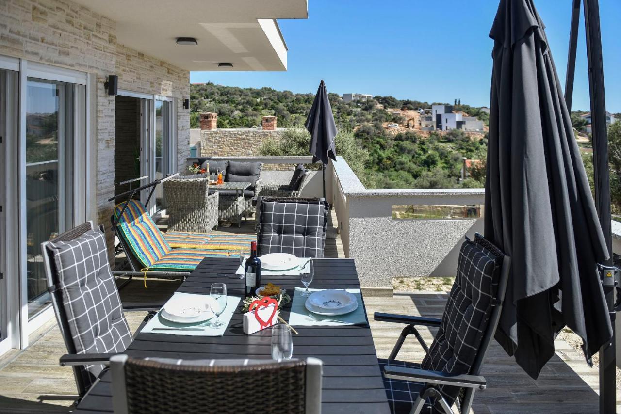Moderner Bungalow Mit Meerblick Lun  Bagian luar foto